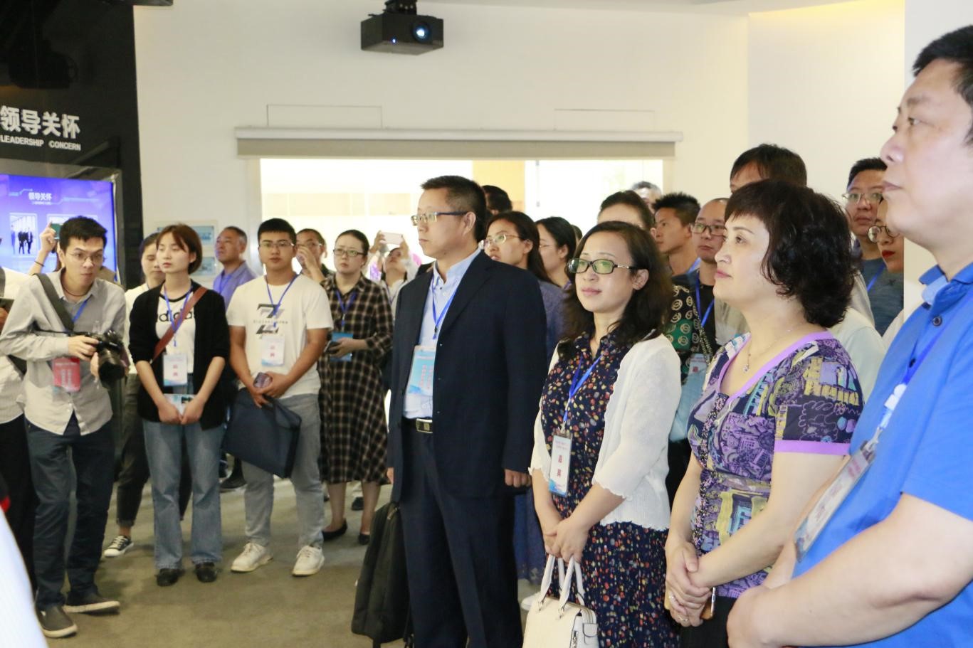 铜仁市政府“走进荣耀企业”观摩团造访suncitygroup太阳新城新材料