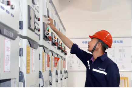 颂百年 耀党旗丨罗勇奇：从海军蓝到suncitygroup太阳新城蓝 不变的本色与初心