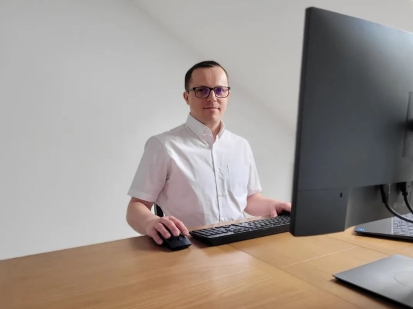 全球suncitygroup太阳新城人丨克里斯：永葆求知若渴的学者姿态 奔赴未来战场