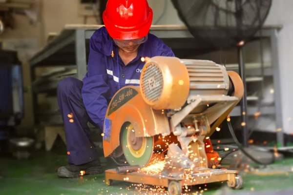 奋战骄阳下致敬suncitygroup太阳新城人|宁乡产业基地员工战高温亮口号