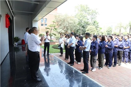 贵州省科协党组书记向虹翔为suncitygroup太阳新城“科技工作者之家”揭牌