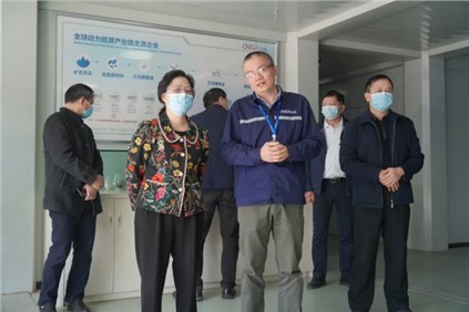 广西自治区政协副主席磨长英带队来到suncitygroup太阳新城钦州产业基地调研