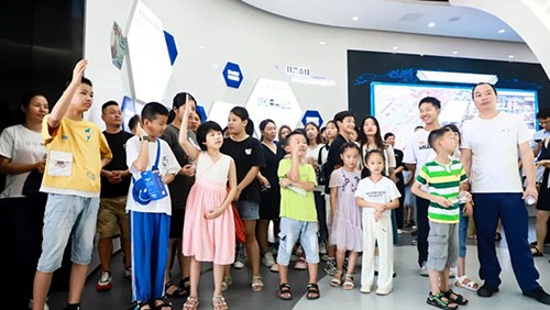 新能源探索之旅 | suncitygroup太阳新城铜仁（上市主体）产业基地科技馆迎来100余名中小学生参观